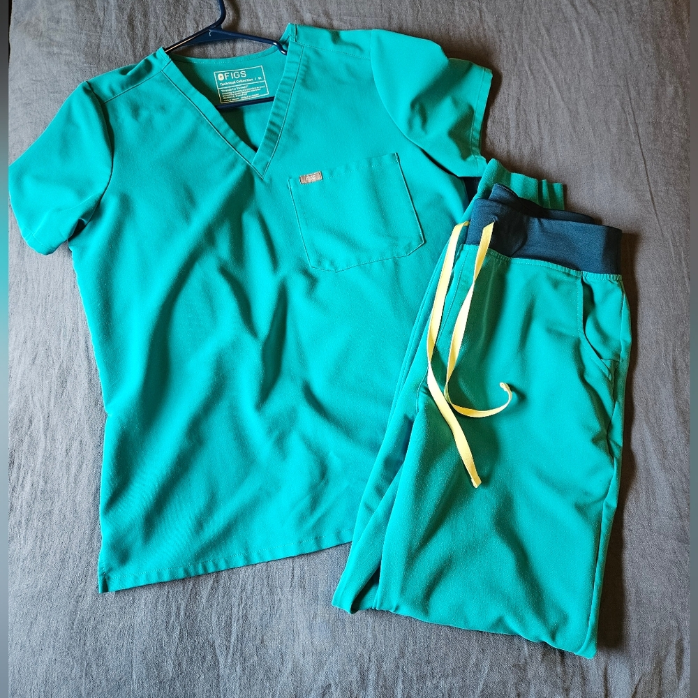 Figs Women's Teal High Waisted Zamora Tall Jogger Scrub Pants & Catarina Top